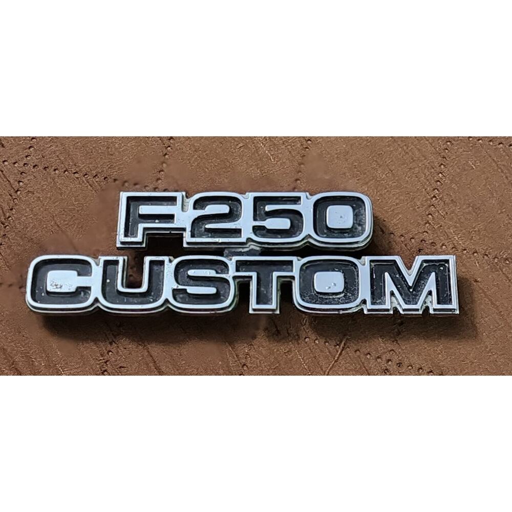 1977-1979 Ford F250 Custom Fender Emblem D7TB-16702-FWC